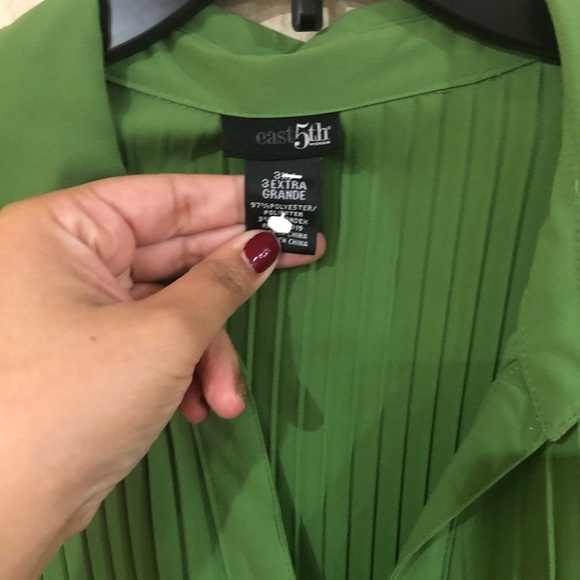Green button up - Picture 2 of 2
